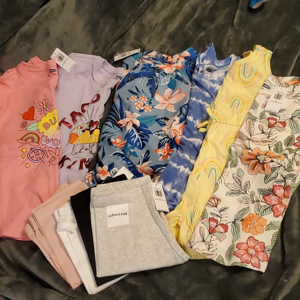 Lot Old Navy girls 5T tops, capris, & swim suit